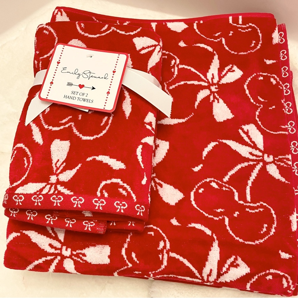 Emily Steward Red & White Cherries and Bows VALENTINES Bath and‎ Hand Towels Set
